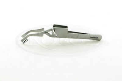 Cross Action Retractor With Ratchet